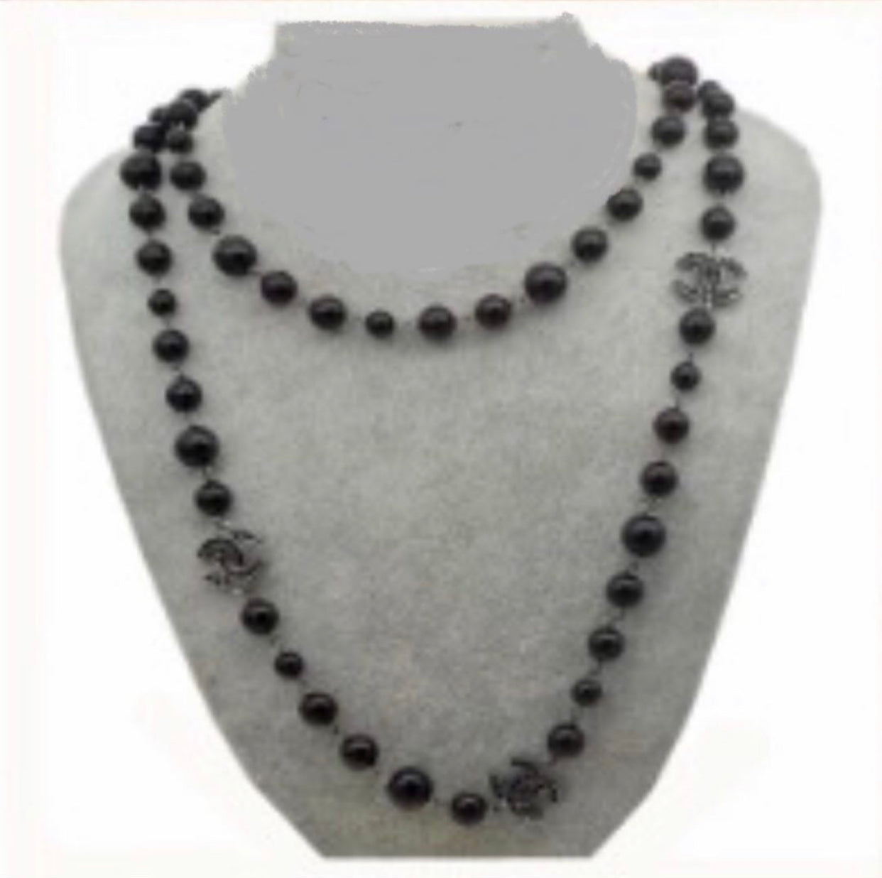 VP Pearls Necklace